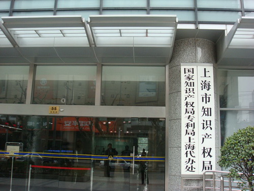 �����A���񹲺͇�(gu��)��������