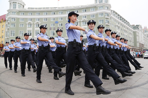 �����I����Ů��Ѳ߉�o���(du��)�ύ�Ѳ߉