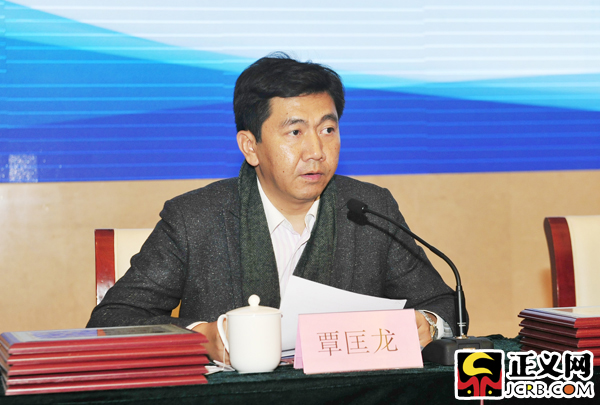 正義網(wǎng)總裁兼總編輯覃匡龍做評(píng)選說(shuō)明